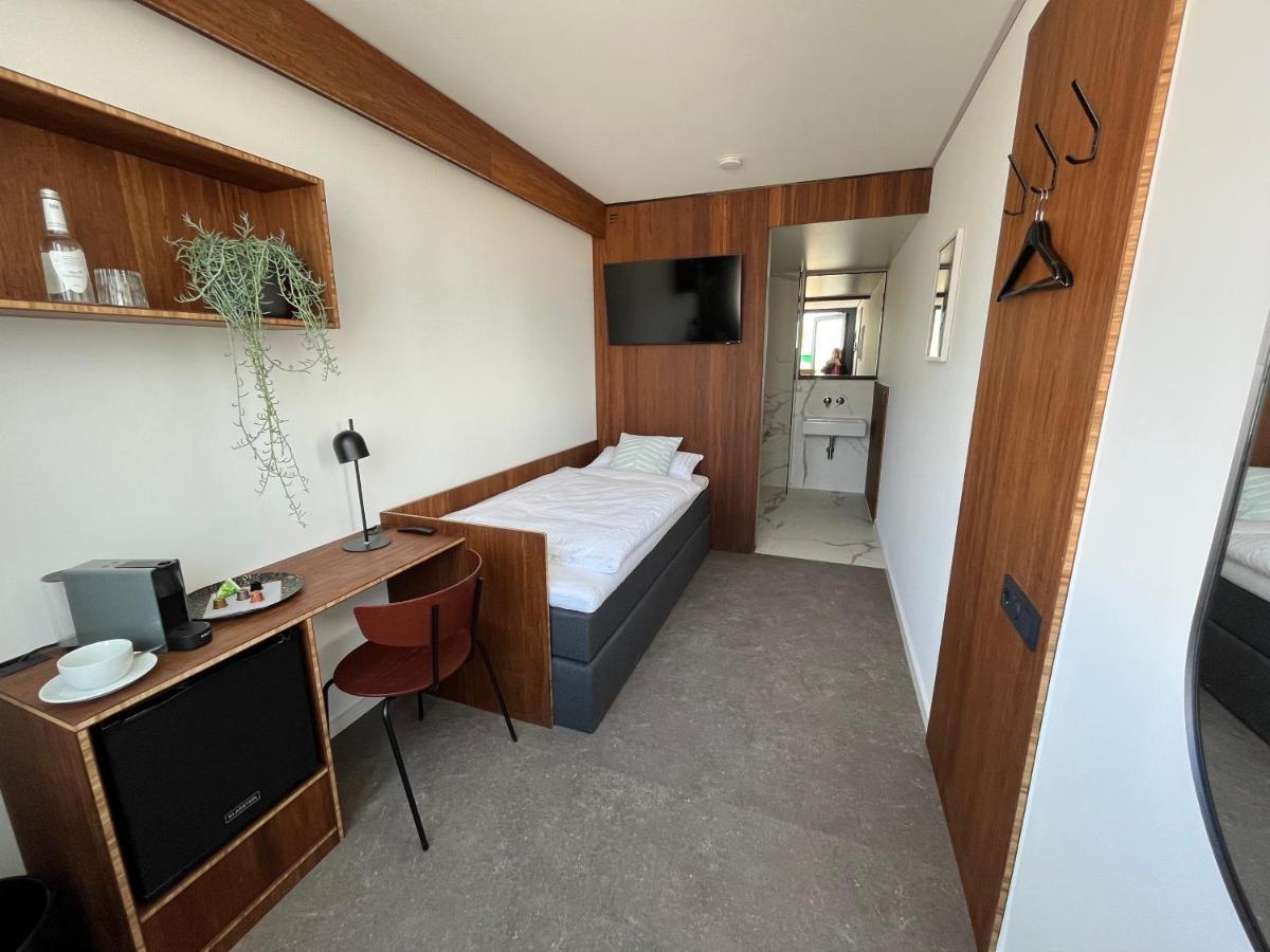 Tin Inn - Hueckelhoven - Das Hotel Aus Hochwertig Ausgebauten Ueberseecontainern Bagian luar foto