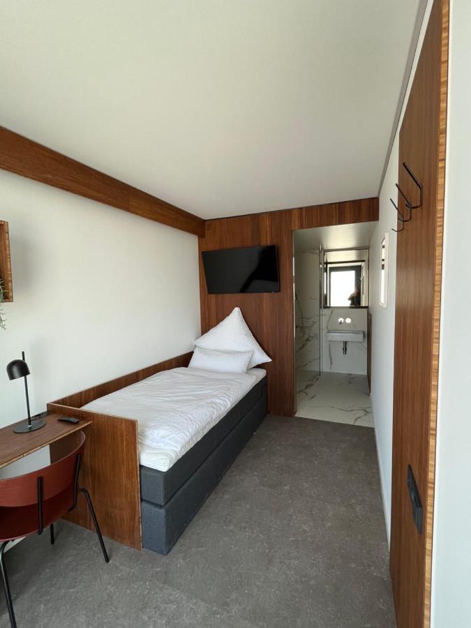 Tin Inn - Hueckelhoven - Das Hotel Aus Hochwertig Ausgebauten Ueberseecontainern Bagian luar foto