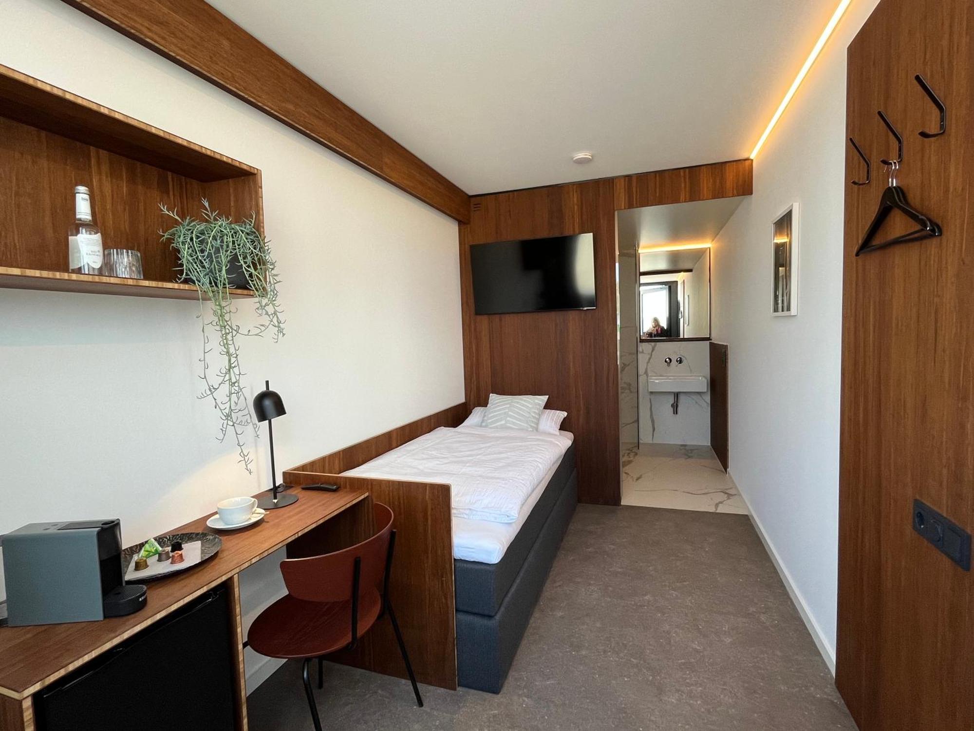 Tin Inn - Hueckelhoven - Das Hotel Aus Hochwertig Ausgebauten Ueberseecontainern Bagian luar foto