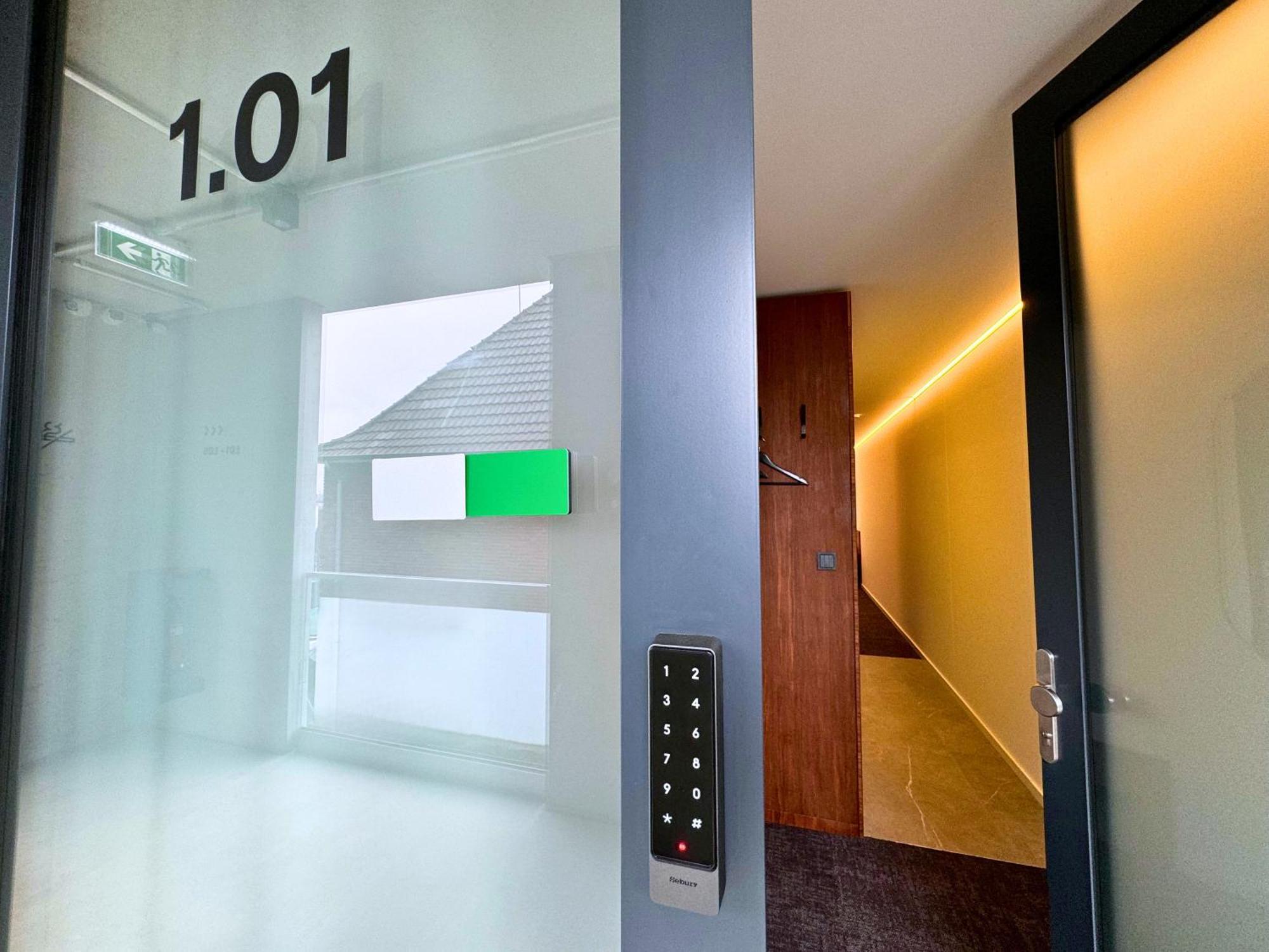 Tin Inn - Hueckelhoven - Das Hotel Aus Hochwertig Ausgebauten Ueberseecontainern Bagian luar foto